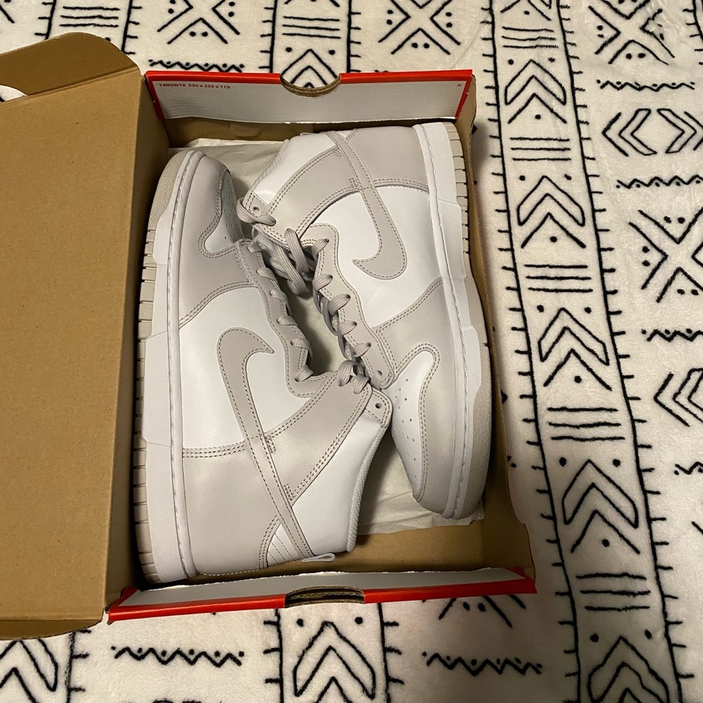 Vast Grey SP Nike Dunks US Size 9.5
